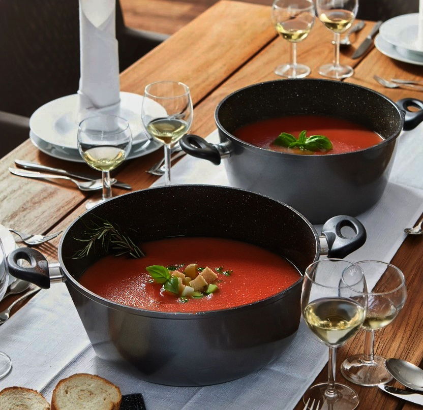 Klassische Gazpacho – Erfrischende spanische Sommersuppe schnell gemacht Klassische Gazpacho – Erfrischende spanische Sommersuppe schnell gemacht