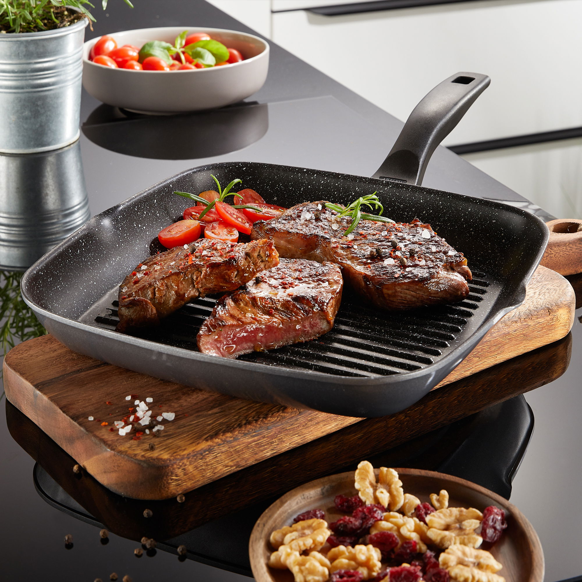 STONELINE® Grillpfanne 28 x 28 cm, mit 2 Ausgüssen, Pfanne antihaftbeschichtet, Induktion und backofengeeignet