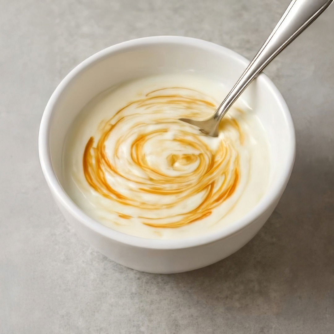 Dessert en couches aux pommes, yaourt et caramel – Un délice rapide en 15 minutes !