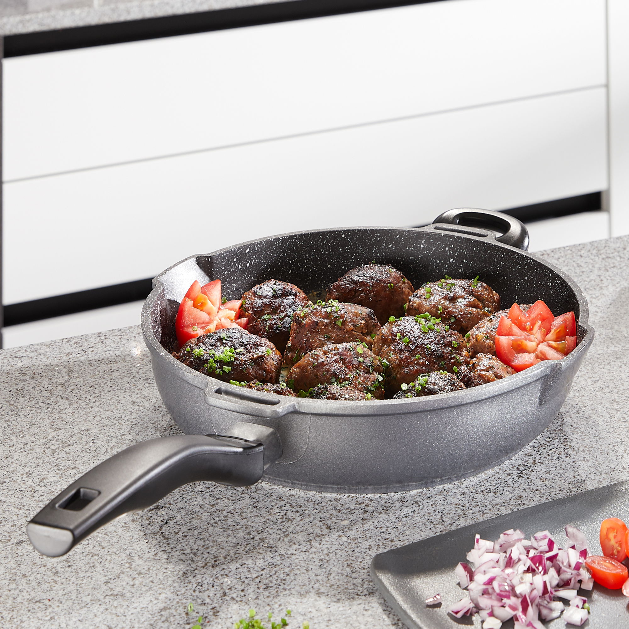 STONELINE® Grande Sauteuse 28 cm avec couvercle et 2 becs verseurs, Antiadhésive | FUTURE