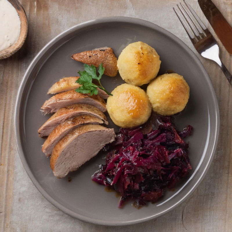 Roasted Duck with Red Cabbage and Fluffy Potato Dumplings – A Fall ... Roasted Duck with Red Cabbage and Fluffy Potato Dumplings – A Fall ...