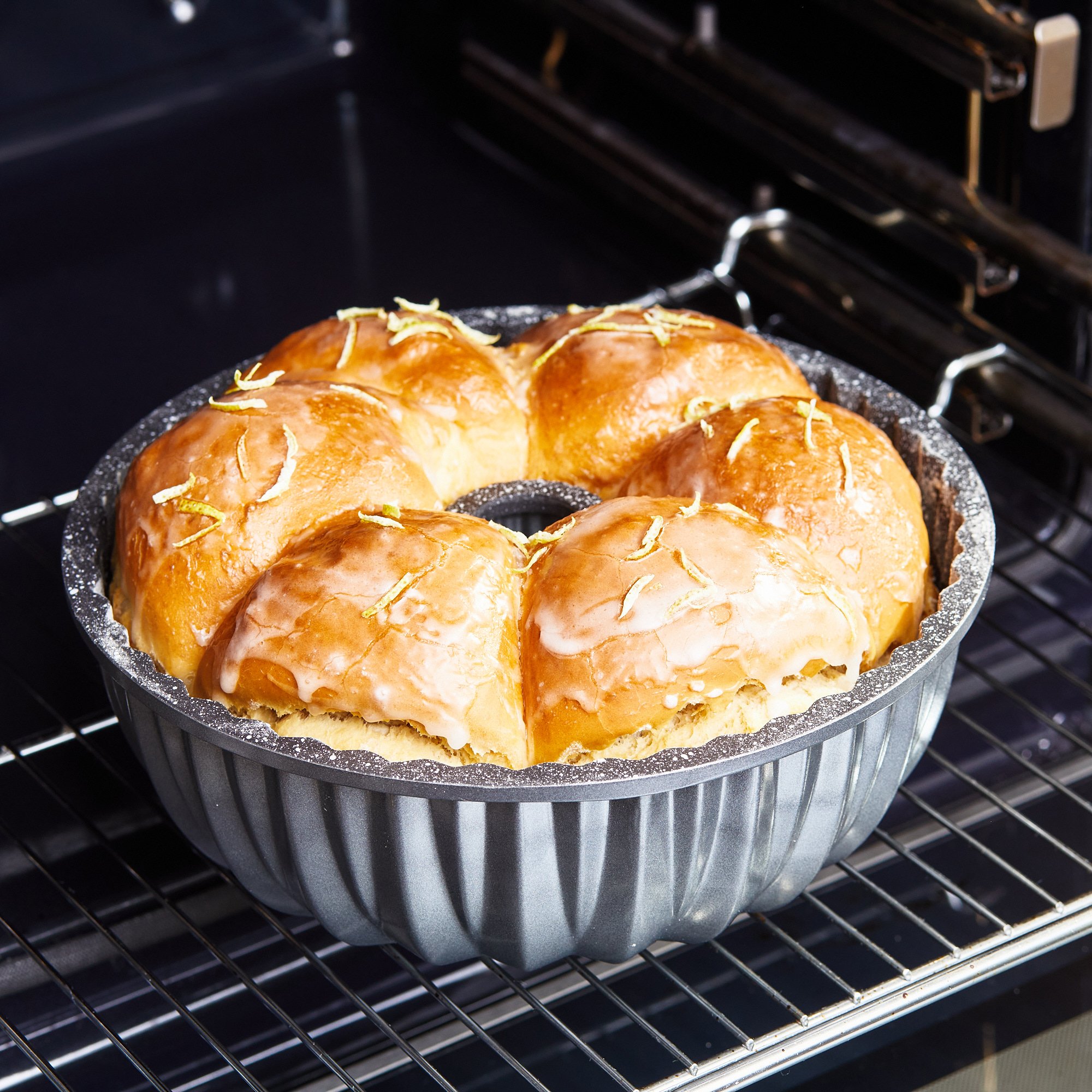 STONELINE® Fluted Ring Cake Tin 24.5 cm | Non-Stick Coated Baking Pan