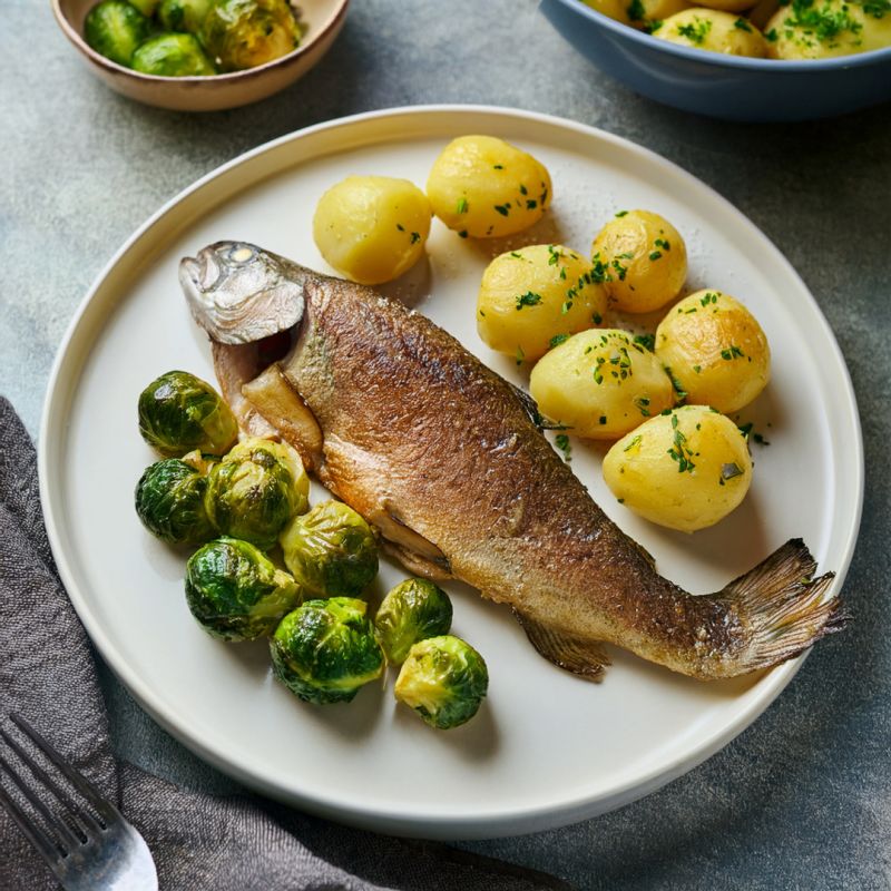 Gebratene Forelle mit Rosenkohl und Salzkartoffeln – Ein gesundes ... Gebratene Forelle mit Rosenkohl und Salzkartoffeln – Ein gesundes ...